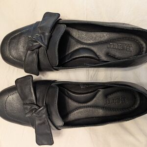 Born Women's Black Leather Flats with Bow